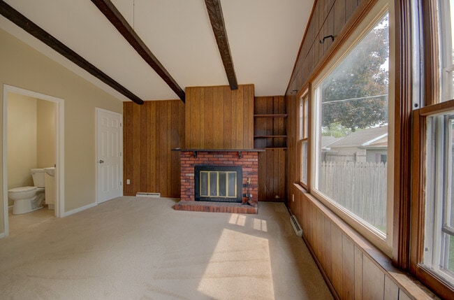 Building Photo - 1318 N Prairie Ave