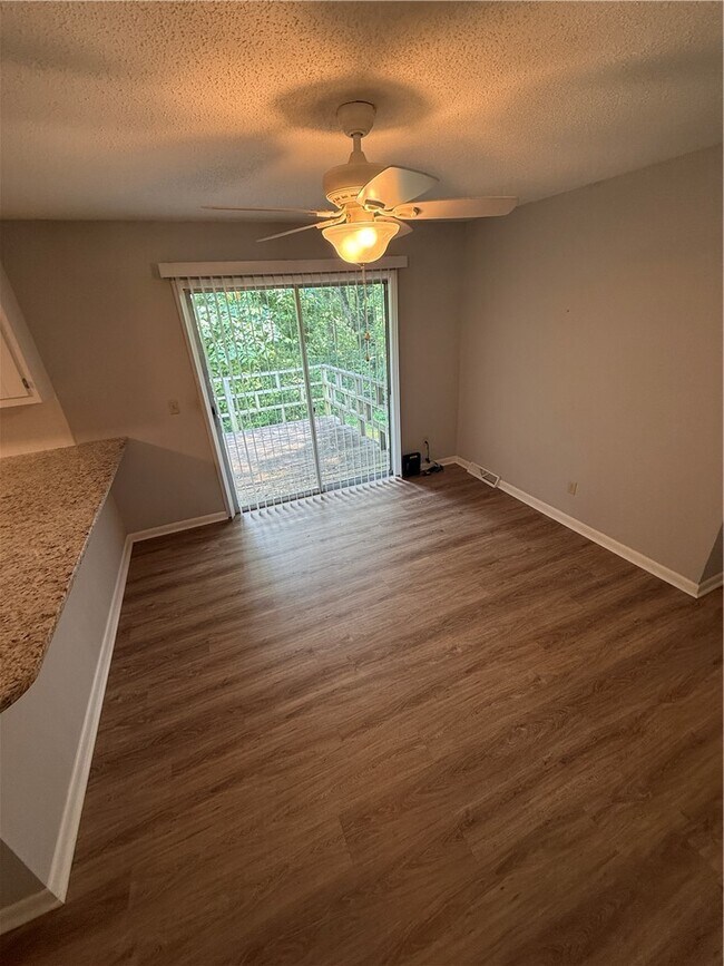 Building Photo - 112 Lynwood Dr