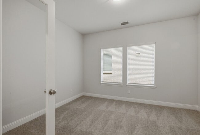 Building Photo - 1224 Redcoat Dr