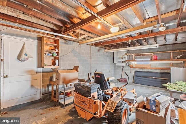 Building Photo - 1055 S Main St