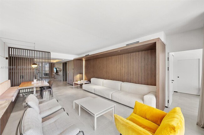 Building Photo - 785 Crandon Blvd