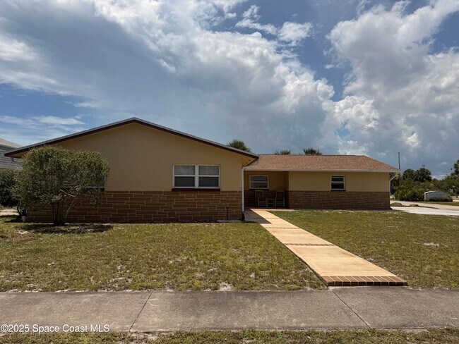 Primary Photo - 325 Trinidad Dr