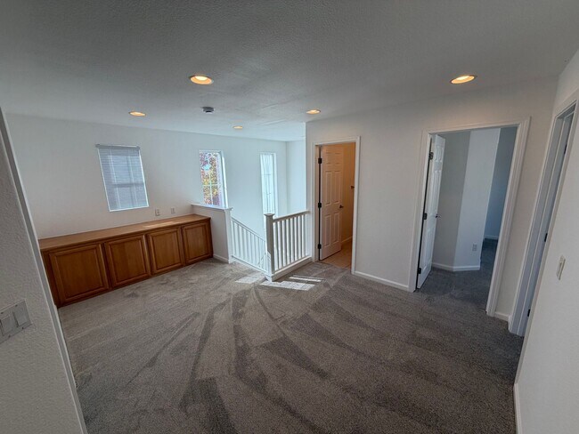 Building Photo - 4 bedroom | 2.5 bathroom | Single family h...