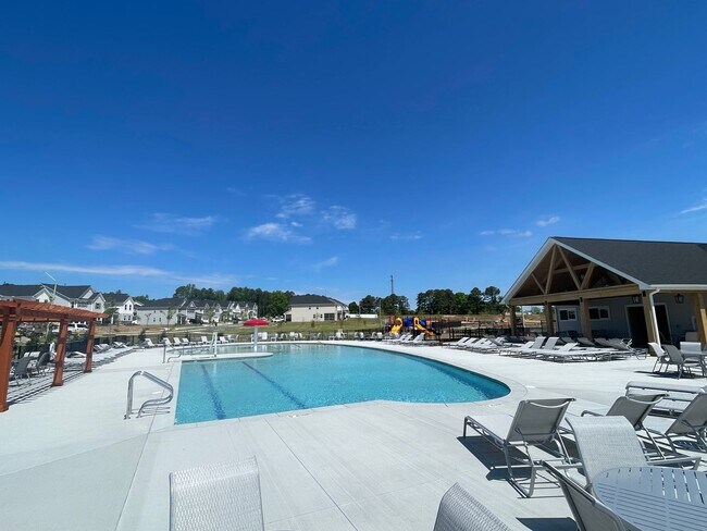 Building Photo - Gorgeous 4 Bedroom 3 Bath Home with Fiber ...