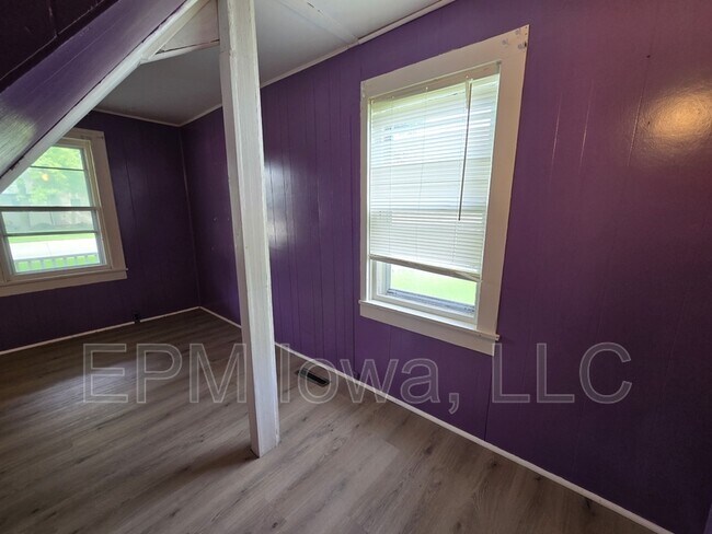 Building Photo - 514 3rd Ave SE