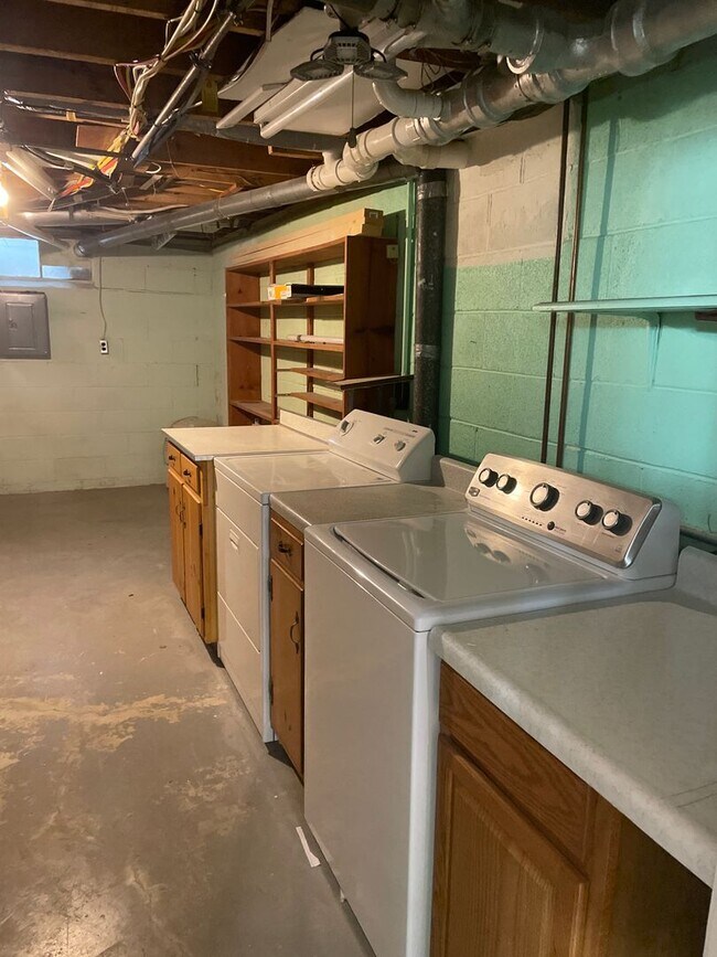 Building Photo - 4 BR 3 BA house on corner lot