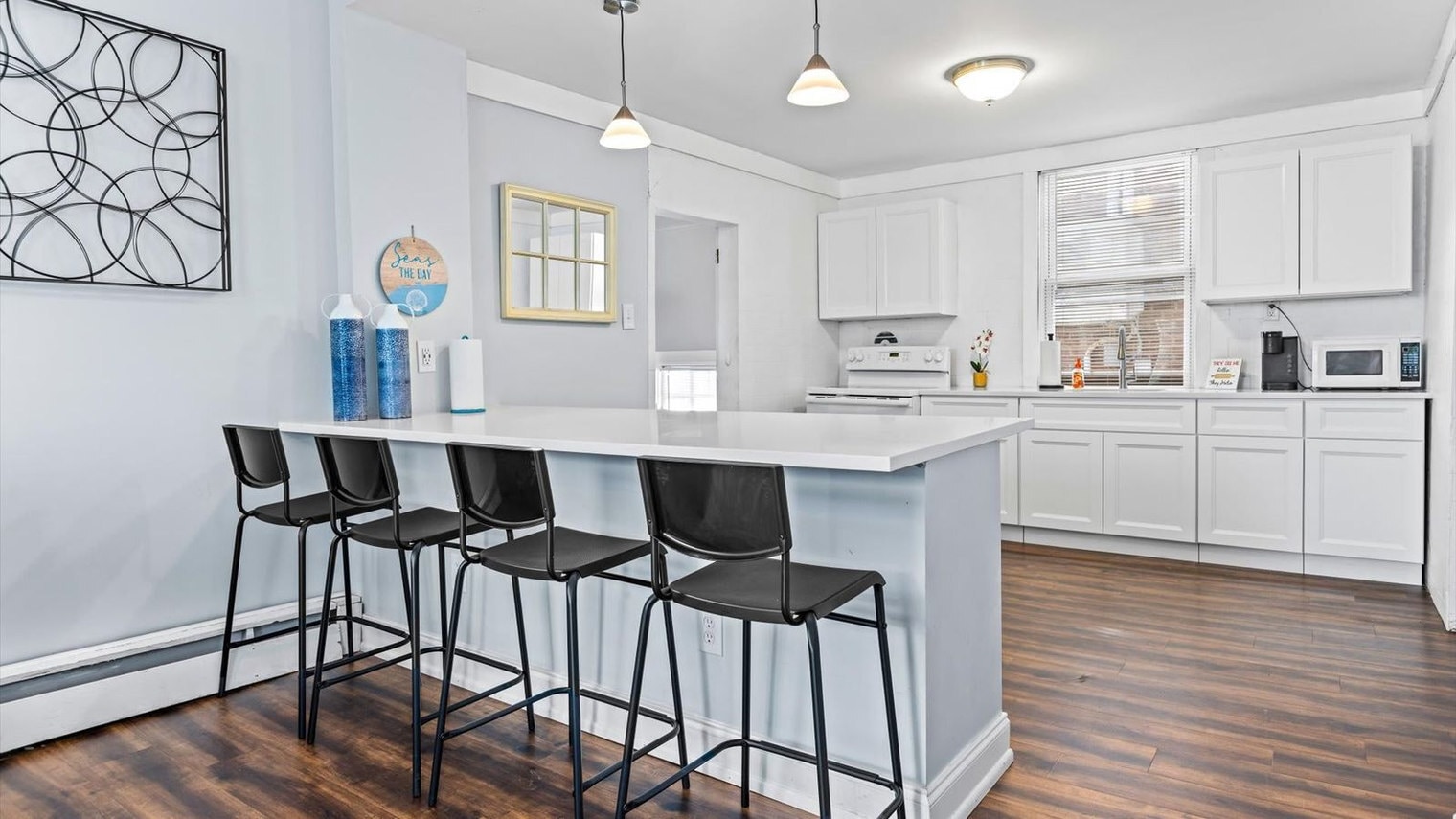 Building Photo - 206 N Dorset Ave