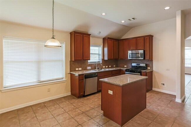 Building Photo - 1327 Maple Ace Dr