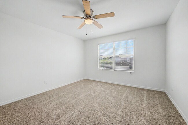Building Photo - 35450 W Santa Clara Ave