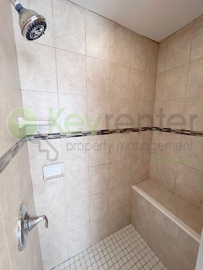 Building Photo - Beautiful 3b /2 bath home in McAllen