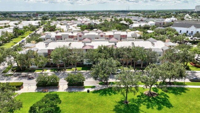 Building Photo - 10560 SW Stephanie Way