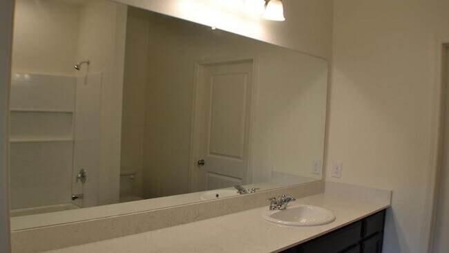 Building Photo - 824 Cedar Elm Dr