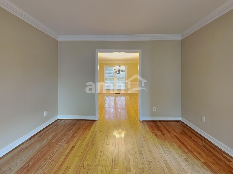 Building Photo - 2235 Saluda Ln NW