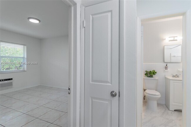 Building Photo - 424 NE 64th St