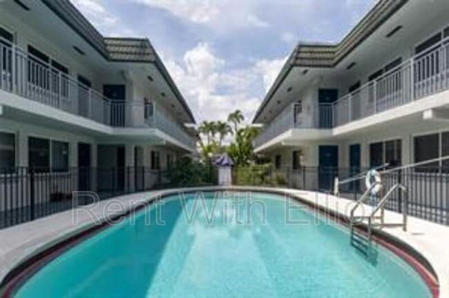 Building Photo - 1001 SE 16th St