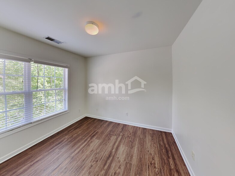 Building Photo - 9823 Jeanette Cir