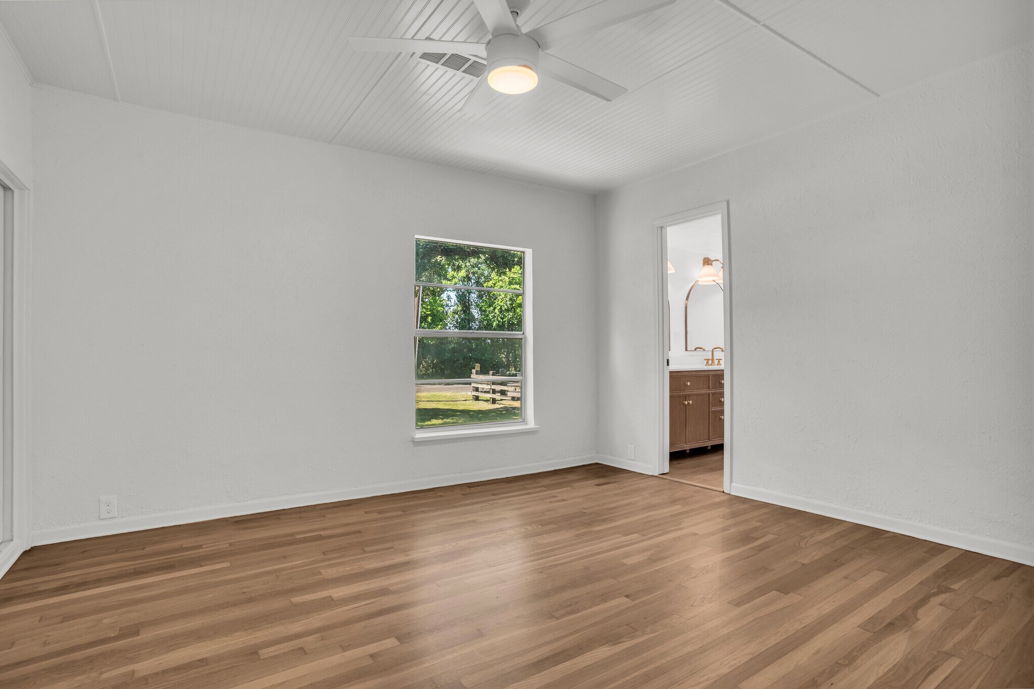 Building Photo - 1403 Harpole Rd E