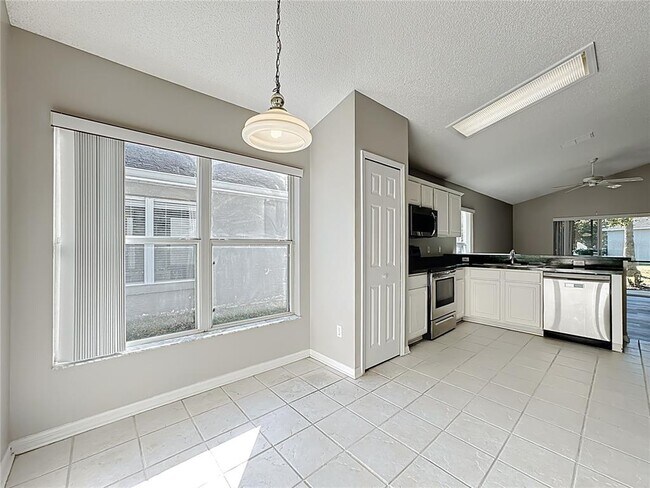 Building Photo - 13642 Emeraldview Dr