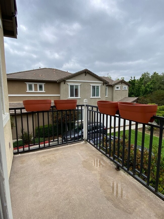 Building Photo - Well Kept 2 Bedroom townhome in San Marcos