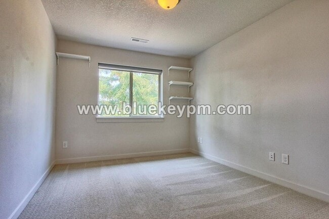 Building Photo - 5 Bed, 3 Bath Home with Tesla Charger in Orchards Near Hockinson Meadows Park