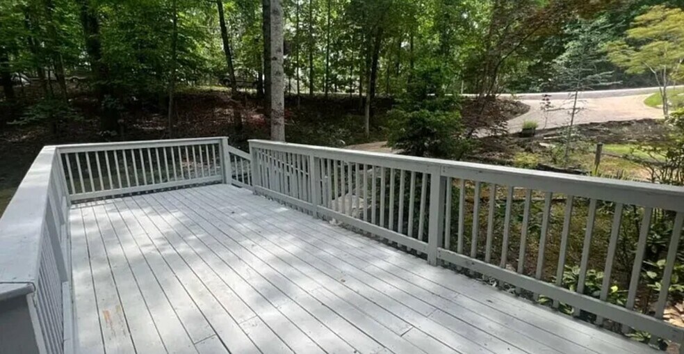 Building Photo - 3473 McKenzie Dr