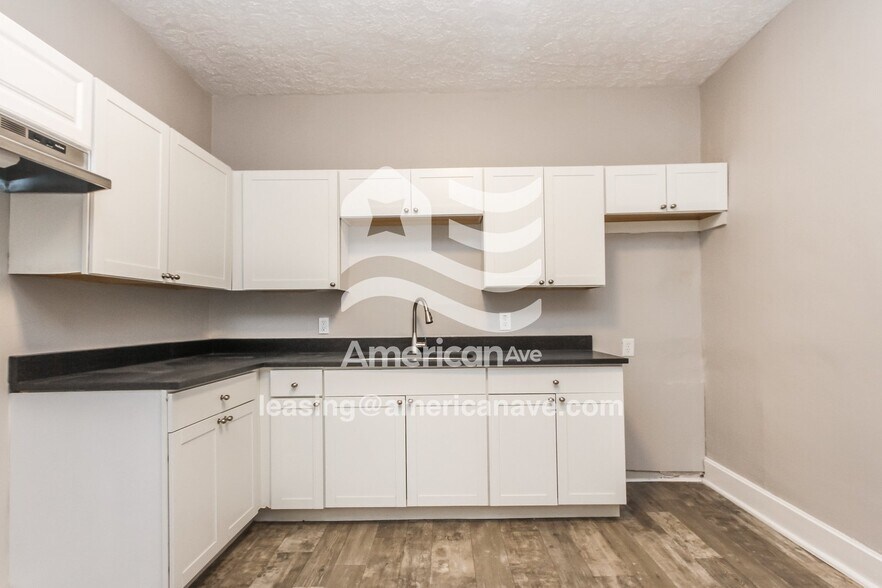 Building Photo - 1318 N Warman Ave