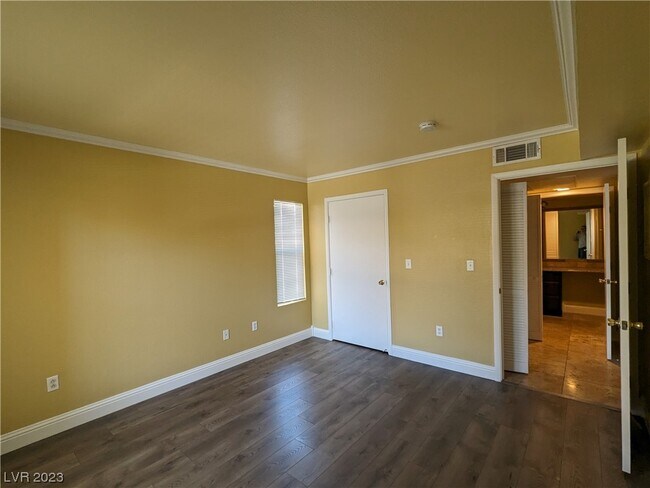 Building Photo - 1150 N Buffalo Dr