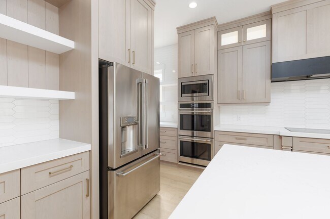 Building Photo - Wonderful 5 bedroom 4 bath home built by New Trend Construction