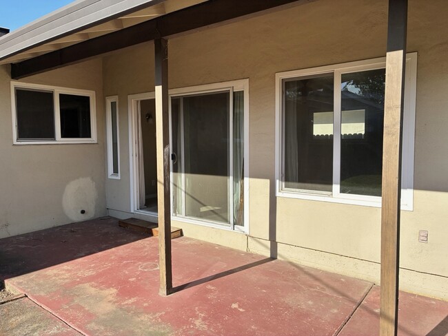 Building Photo - 3236 Rosemont Dr