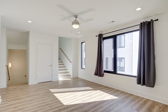 Building Photo - Luxury 3 Bed Townhome in Durham RTP