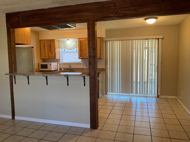 Building Photo - 3-Bedroom Home in Downtown Burnet with Large Fenced Yard!