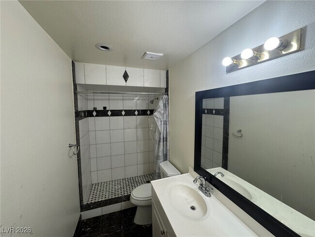 Building Photo - 518 Delfern Ln