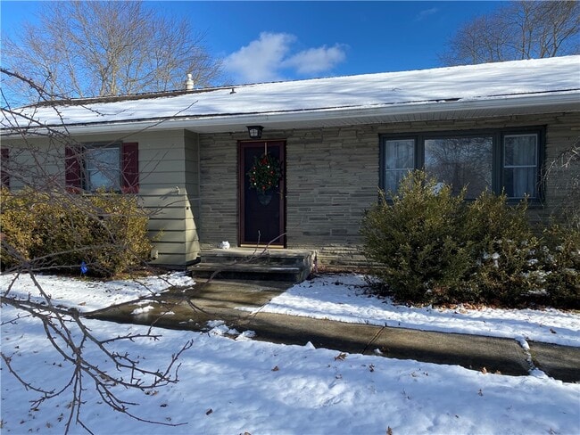 Building Photo - 33 Suburban Dr