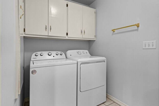 Building Photo - Pointer Lane Duplex