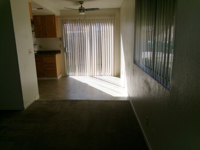 Building Photo - 3140