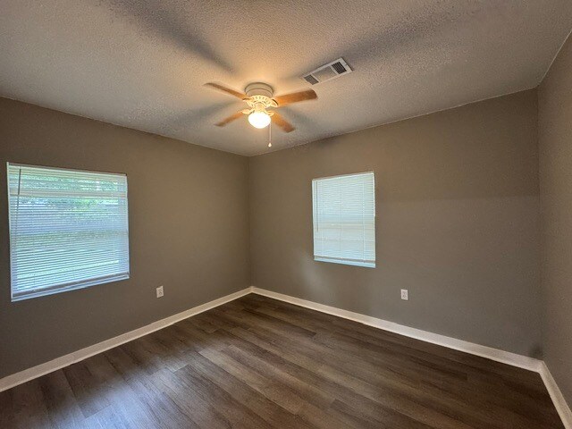 Building Photo - 135 Rosewood Dr