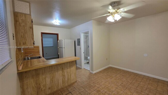 Building Photo - 2660 NW 23rd Ave