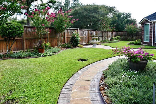 Building Photo - 16415 Burham Park Dr