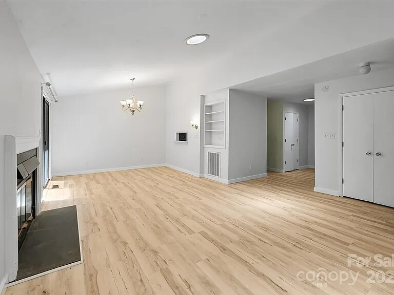 Building Photo - 71 Hollybrook Dr