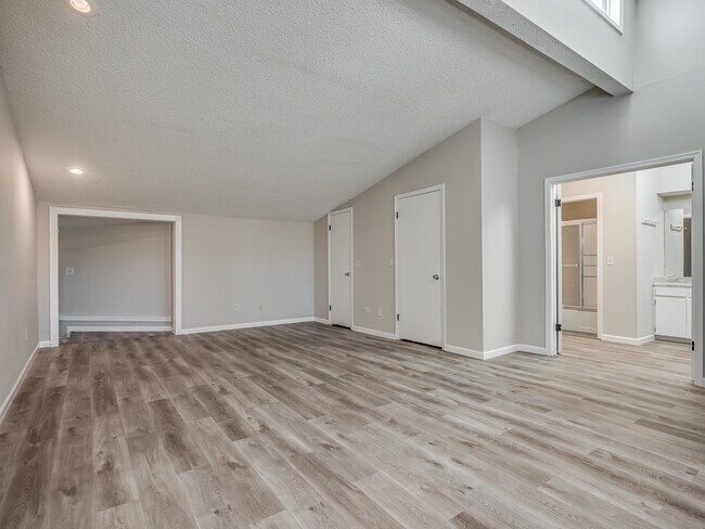 Building Photo - 6409 Miles Ln