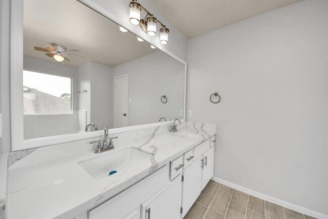 Building Photo - 4310 Lucas Trace Ct
