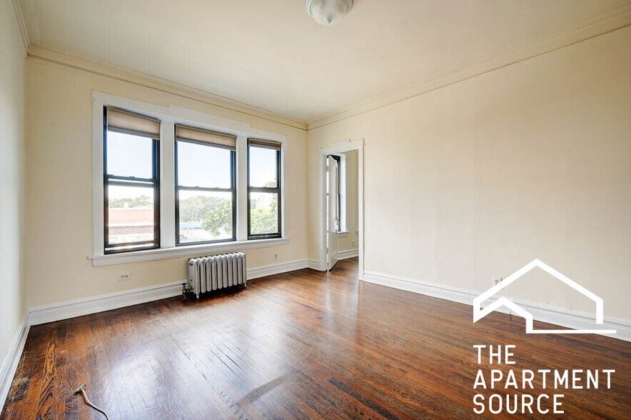 Primary Photo - 2638 N Milwaukee Ave