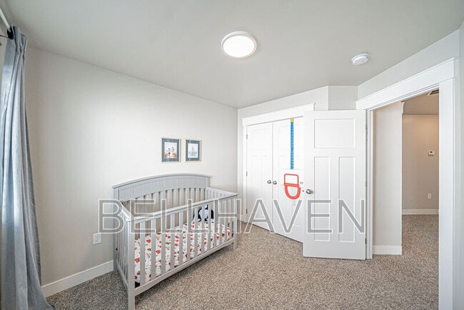 Building Photo - 380 S 3rd W