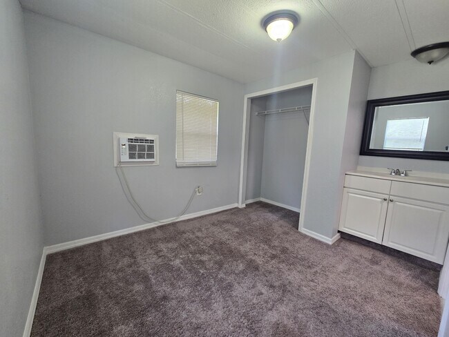 Building Photo - 1871 Cactus Ct