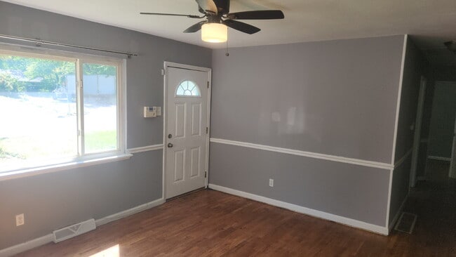 Building Photo - 10501 Baron Dr