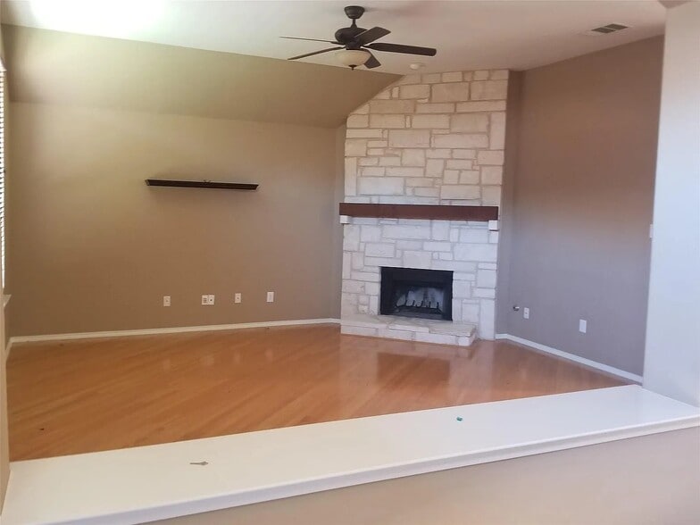 Building Photo - 9208 Sterling Gate Dr