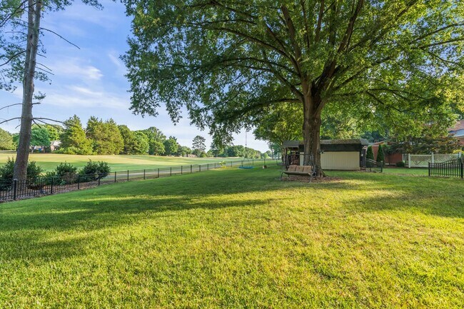Building Photo - 4BR Golf Course Home in Bermuda Run with EV Charger