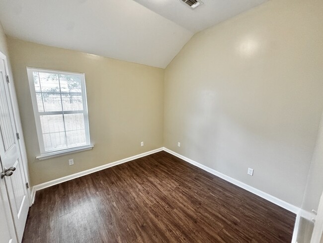 Building Photo - 5626 Tulip Tree Dr