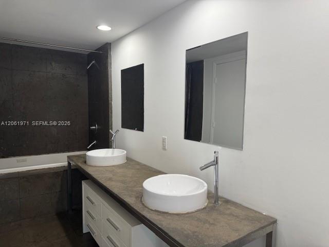 Building Photo - 475 Brickell Ave