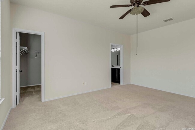 Building Photo - 322 Walnut Crest